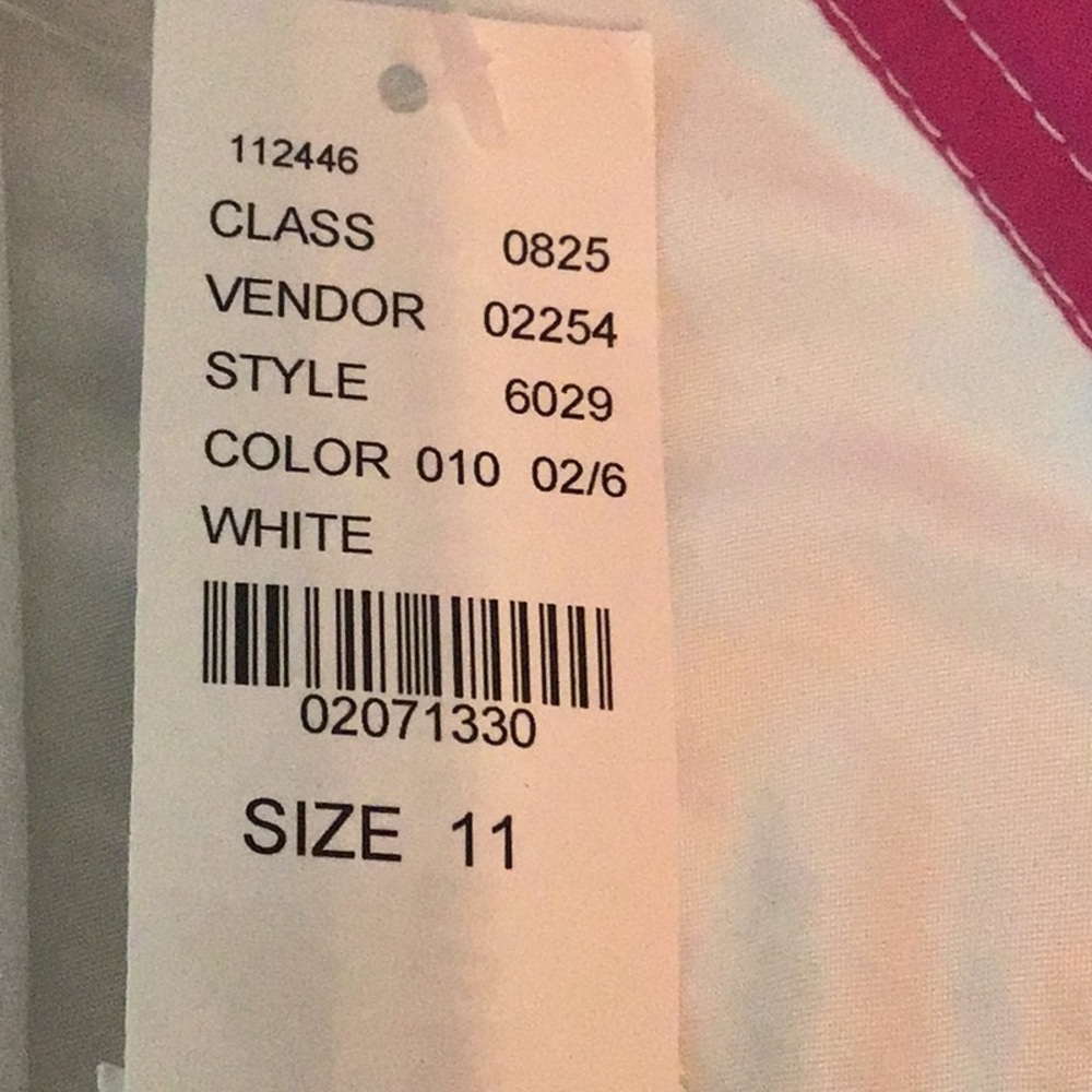 O’Neill women’s size 11 shorts, white with pink - Picture 9 of 12